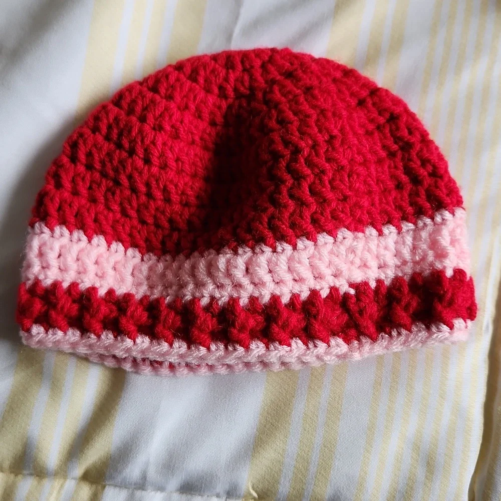 Newborn baby girl set, booties and beanie